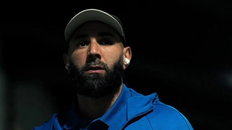 رسمياً: بنزيما يفسخ عقده مع الهلال ويصبح لاعباً حراً