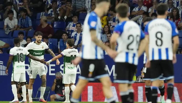 إلتشي يفوز 3-1 على إسبانيول بعشرة لاعبين منذ الدقيقة 6