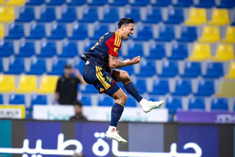 القادسية يتصدر دوري روشن لأول مرة في تاريخه