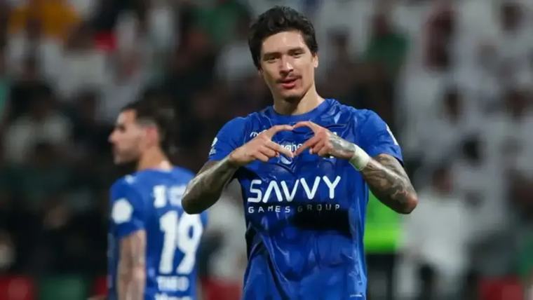 داروين نونيز يغادر الهلال معاراً إلى الدرعية