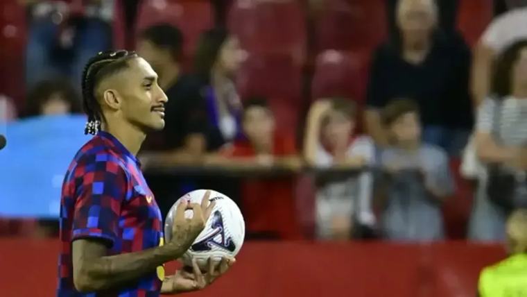 رافينيا يجدّد مع برشلونة حتى 2030 ويتصدّر هدّافي الليغا