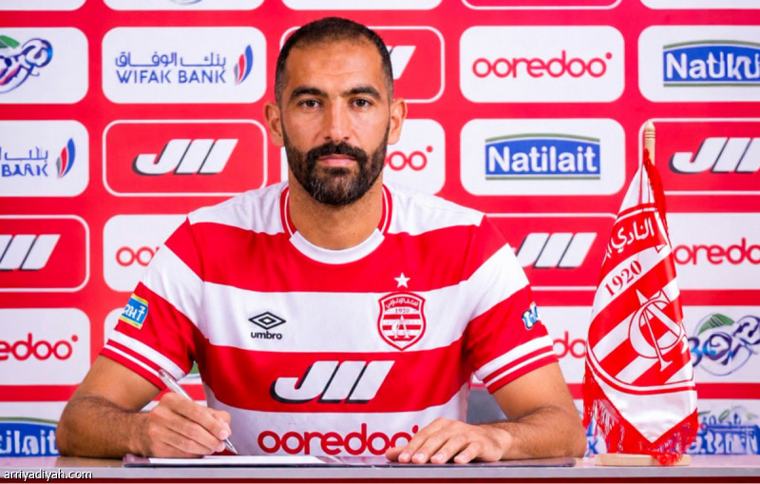 الركبة تنهي مسيرة ياسين مرياح مدافع تونس في 33 عاماً