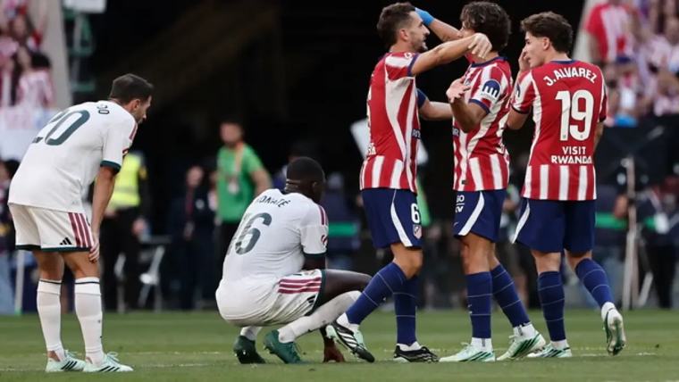 إيقاف هويسن مباراة وتنبيه ريال مدريد لتأخره عن الشوط الثاني