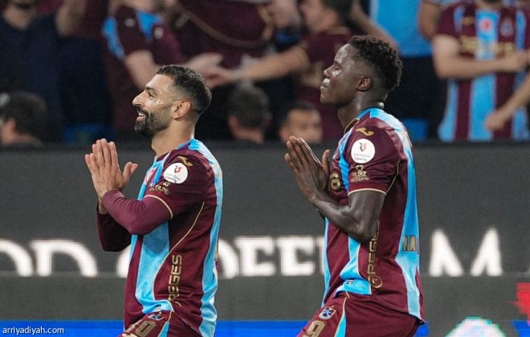 «هاتريك» صلاح يقود طرابزون لفوز تاريخي 4-0 على غلطة سراي