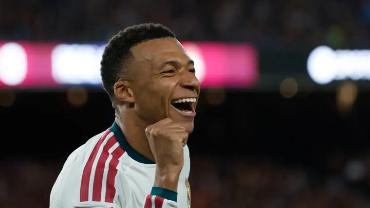 مبابي يحسم الكلاسيكو لريال مدريد بثنائية في كامب نو