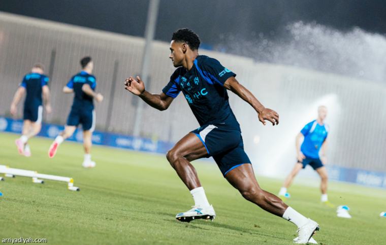 الهلال يكمل قيد أولي واتكينز قبل كلاسيكو الأهلي