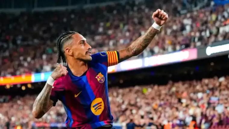 رافينيا: لولا حديثي مع فليك لما بقيت في برشلونة