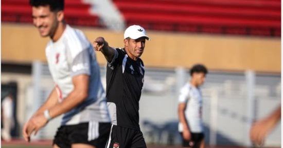 عموتة يطلب مدافعين ولاعب ارتكاز للأهلي في انتقالات يناير
