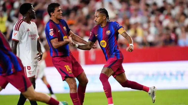 هاتريك رافينيا يقلب الطاولة ويمنح برشلونة فوزاً 3-1 في إشبيلية